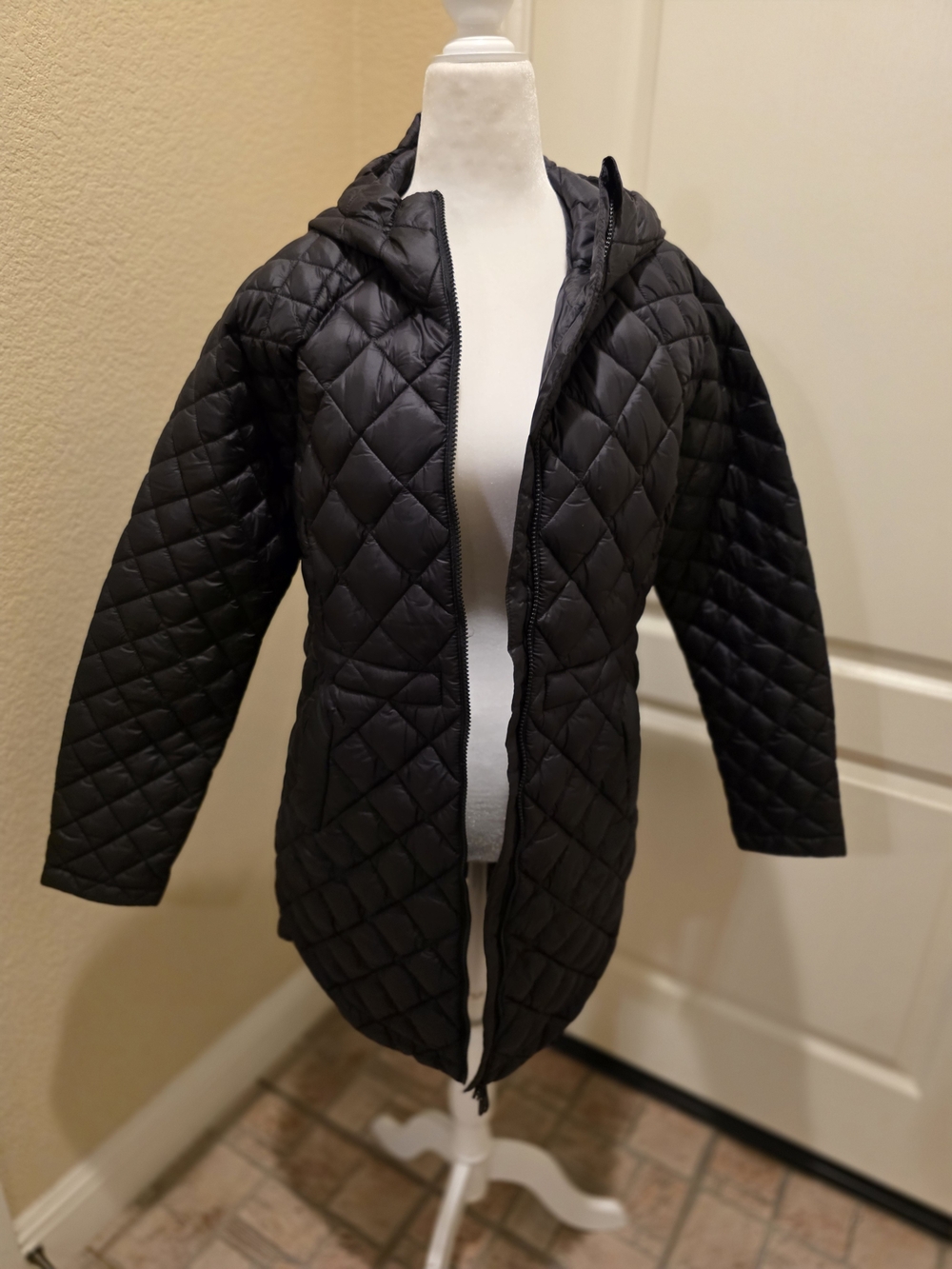 Athleta Black Quilted Jacket with Hooded Style